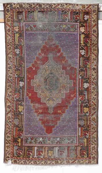 Tappeto Anatolia prima met� XX secolo  - Asta Tappeti - Associazione Nazionale - Case d'Asta italiane