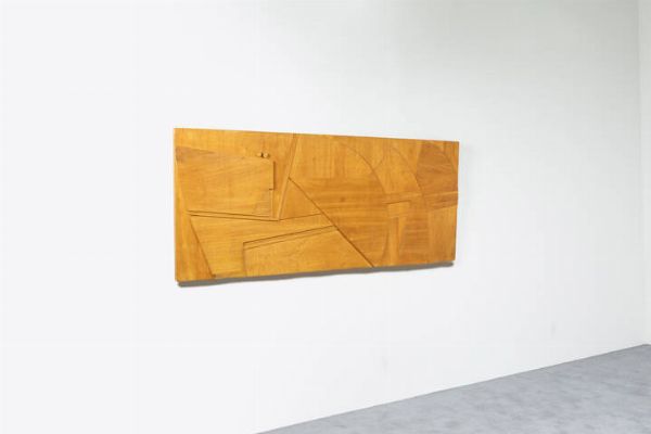 NERONE/PATUZZI : Pannello in legno scolpito. Edizione limitata e numerata 6/100 Prod. Forme e Superfici 1970 Etichetta sul retro cm 180x86  - Asta Design e illuminazione - Associazione Nazionale - Case d'Asta italiane