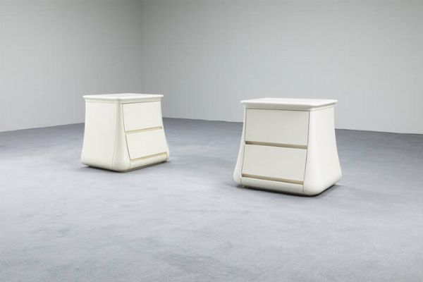 FRIGERIO - DESIO : Coppia di comodini in legno laccato. Anni '70 cm 52x48x38  - Asta Design e illuminazione - Associazione Nazionale - Case d'Asta italiane