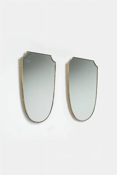 PRODUZIONE ITALIANA : Coppia di specchiere con bordo in ottone. Anni '50 cm 75x48  - Asta Design e illuminazione - Associazione Nazionale - Case d'Asta italiane