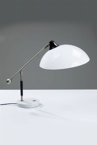 STILUX : Lampada da tavolo in metallo cromato  diffusore in metacrilato  base in marmo. Anni '50 Altezza regolabile  - Asta Design e illuminazione - Associazione Nazionale - Case d'Asta italiane