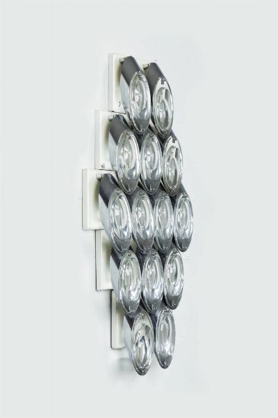 SCIOLARI : Lampada a parete o a soffitto in metallo verniciato e vetro stampato. Anni '70 cm 82x38  - Asta Design e illuminazione - Associazione Nazionale - Case d'Asta italiane