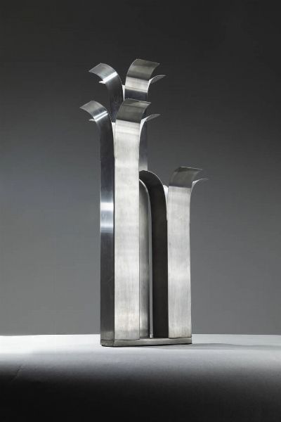 PRODUZIONE ITALIANA : Lampada da tavolo in metallo cromato e verniciato. Anni '70 h cm 71  - Asta Design e illuminazione - Associazione Nazionale - Case d'Asta italiane