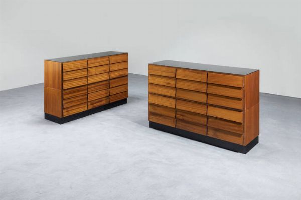 SCHIROLLI : Coppia di cassettiere in legno impiallacciato con cassettiere estraibili. Anni '50 Marchio del Produttore cm 87x130x42  - Asta Design e illuminazione - Associazione Nazionale - Case d'Asta italiane