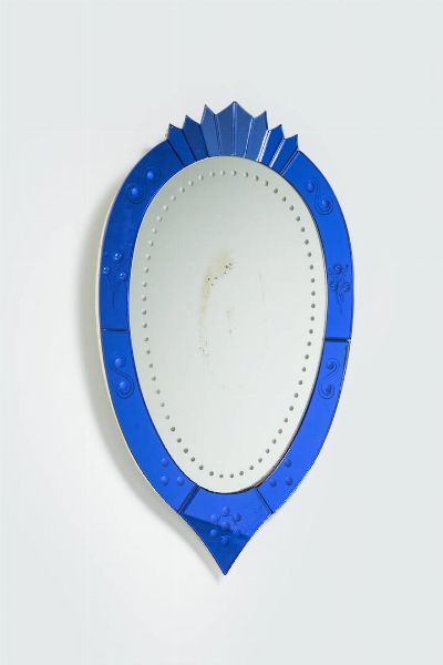 CRISTAL ART : Specchio con bordo in vetro colorato. Anni '60 cm 88x55  - Asta Design e illuminazione - Associazione Nazionale - Case d'Asta italiane