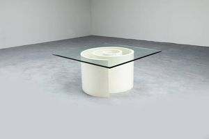 VLADIMIR KAGAN - Tavolino a spirale in legno laccato  piano in vetro trasparente molato. Anni '70 cm 38x80 5x80 5