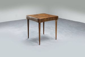 PAOLO BUFFA - Tavolino da gioco in legno con cornice grissinata. Anni '50 cm 77x77xx77