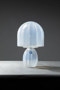 CARLO NASON - Lampada da tavolo in vetro di Murano iridescente di forte spessore. Prod. Mazzega anni '60  cm 55x35