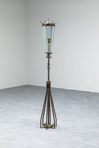 BRUNO CHIARINI - Lampada da terra in ottone  diffusore in vetro. Anni '50 cm 144x20