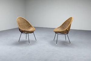 PRODUZIONE ITALIANA - Coppia di poltrone in vimini  gambe in tondino di metallo verniciato. Anni '50 cm 87x64x61
