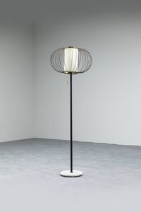 PRODUZIONE ITALIANA - Lampada da terra in marmo  metallo verniciato  ottone e tela. Anni '50 h. cm 110