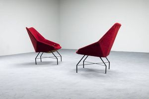 PRODUZIONE ITALIANA - Coppia di poltrone con struttura in metallo verniciato  imbottitura rivestita in tessuto. Anni '50 cm 86x64x78