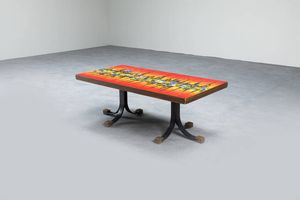 PRODUZIONE ITALIANA - Tavolino con struttura in legno  piano smaltato. Anni '50 cm 37x100x50