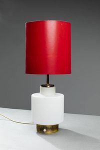 STILNOVO - Lampada da tavolo in metallo verniciato e ottone  paralume in carta. Anni '50 h cm 75
