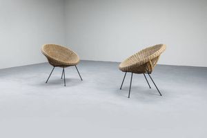 PRODUZIONE ITALIANA - Due poltroncine in vimini  struttura in tondino di metallo. Anni '50 cm 68x72x60
