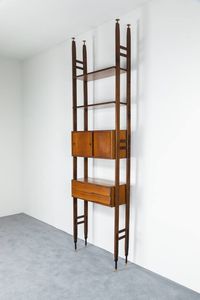 PRODUZIONE ITALIANA - Libreria cielo terra con struttura e moduli in legno particolari in metallo verniciato. Anni '60  cm 295x80x32