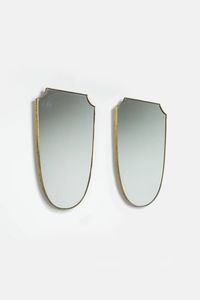 PRODUZIONE ITALIANA - Coppia di specchiere con bordo in ottone. Anni '50 cm 75x48