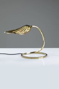 TOMMASO BARBI - Lampada da tavolo a una foglia in ottone. Anni '70 h cm 32