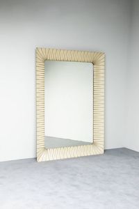 PRODUZIONE ITALIANA - Grande specchiera con cornice in legno verniciato. Anni '50 cm 182x134