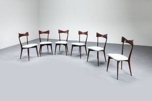 ICO PARISI  nello stile di - Sei sedie con struttura in legno  sedute imbottite rivestite in skai. Anni '50 cm 94x42x46