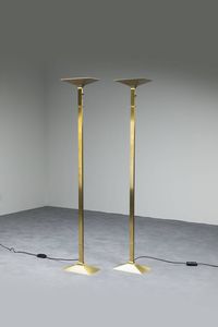 PRODUZIONE ITALIANA - Coppia di lampade in ottone. Anni '80 h cm 78