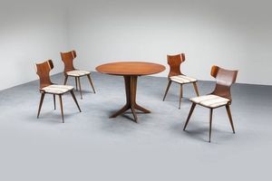 CARLO RATTI - Tavolo rotondo e quattro sedie con struttura in legno  cuscini imbottiti rivestiti in tssuto. Anni '50 tavolo  [..]