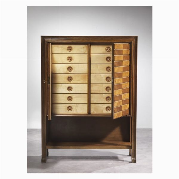 MOBILE A DUE ANTE CON INTERNO A CASSETTI  - Asta Design e Arti Decorative del '900 - Associazione Nazionale - Case d'Asta italiane