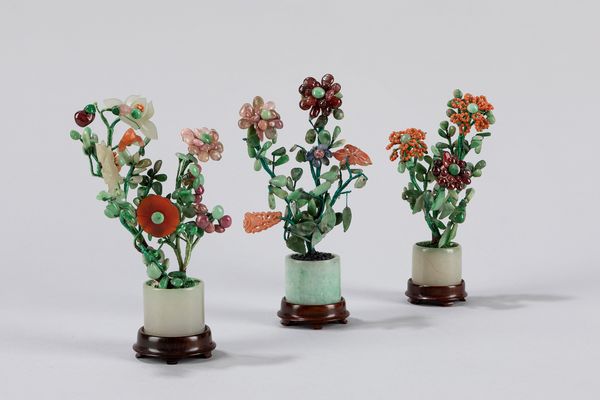 Tre anelli di arciere in giada verde. Cina, secolo XX  - Asta Arte orientale / 东方艺术 - Associazione Nazionale - Case d'Asta italiane