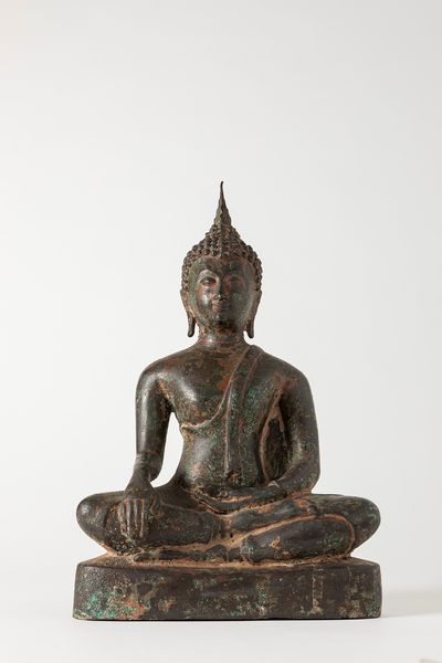 Scultura in bronzo raffigurante Buddha assiso. Thailandia, secolo XVIII/XIX  - Asta Arte orientale / 东方艺术 - Associazione Nazionale - Case d'Asta italiane