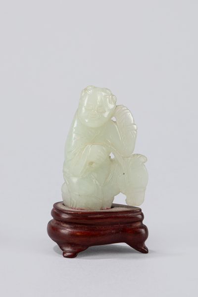 Piccola scultura in giada bianca. Cina, fine dinastia Qing  - Asta Arte orientale / 东方艺术 - Associazione Nazionale - Case d'Asta italiane