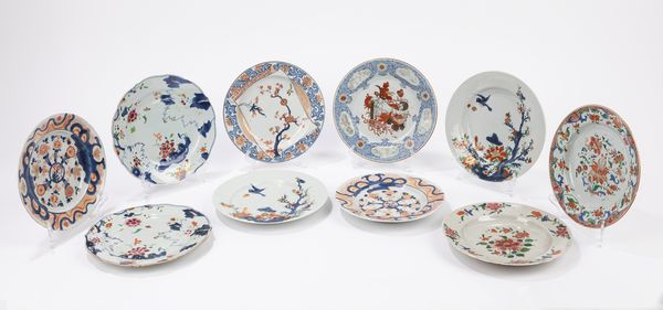 Lotto di dieci piatti in porcellana policroma. Cina, secolo XVIII per l'esportazione  - Asta Arte orientale / 东方艺术 - Associazione Nazionale - Case d'Asta italiane