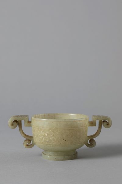 Coppa in giada celadon. Cina, fine secolo XIX  - Asta Arte orientale / 东方艺术 - Associazione Nazionale - Case d'Asta italiane