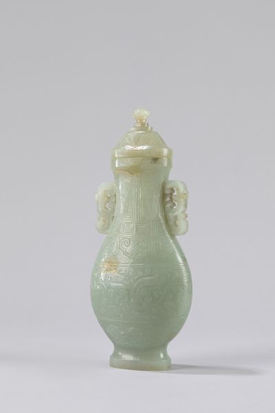 Vasetto in giada celadon con coperchio. Cina, secolo XIX  - Asta Arte orientale / 东方艺术 - Associazione Nazionale - Case d'Asta italiane