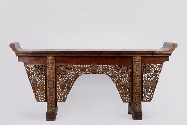 Grande tavolo da parete in legno di olmo. Cina, fine dinastia Qing  - Asta Arte orientale / 东方艺术 - Associazione Nazionale - Case d'Asta italiane