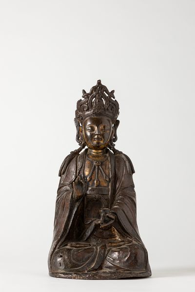 Guanyin in bronzo laccato e parzialmente dorato. Cina dinastia Ming, secolo XV-XVI  - Asta Arte orientale / 东方艺术 - Associazione Nazionale - Case d'Asta italiane
