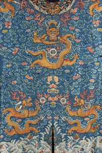 Abito di corte semi-formale maschile Jifu. Cina, secolo XIX  - Asta Arte orientale / 东方艺术 - Associazione Nazionale - Case d'Asta italiane