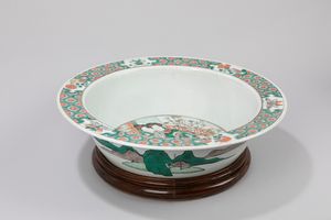Grande bacile in porcellana famiglia verde. Cina, fine dinastia Qing  - Asta Arte orientale / 东方艺术 - Associazione Nazionale - Case d'Asta italiane