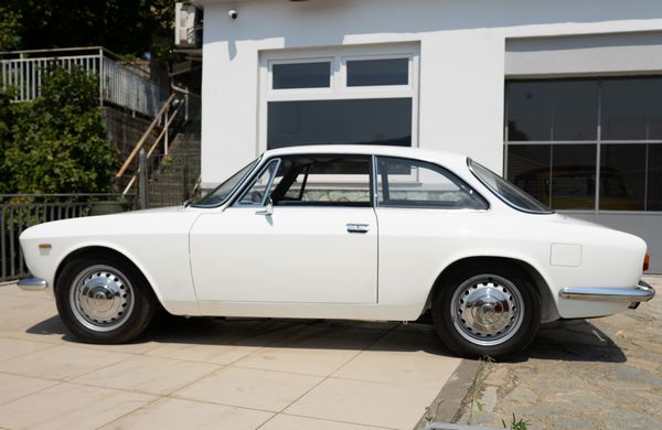 Alfa Romeo : GT 1300 Junior  - Asta Automobili da collezione - Associazione Nazionale - Case d'Asta italiane