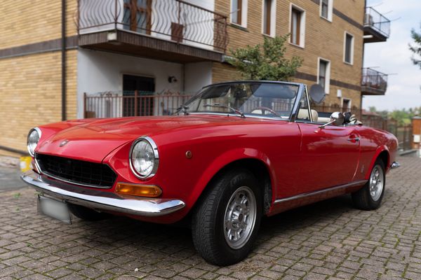 FIAT : 124 Sport Spider (Pininfarina)  - Asta Automobili da collezione - Associazione Nazionale - Case d'Asta italiane