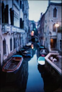 Nan Goldin : Canal in Venice at dawn, winter  - Asta Arte moderna e contemporanea - Associazione Nazionale - Case d'Asta italiane