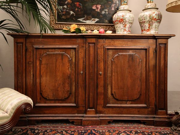 Credenza in noce  - Asta L'arte di arredare - Associazione Nazionale - Case d'Asta italiane