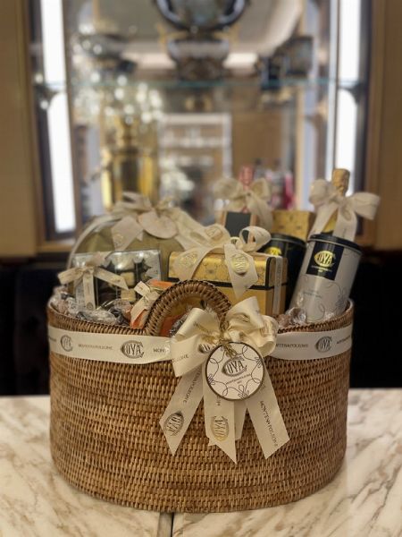 Cesto Assortito Pasticceria Cova  - Asta Pandolfini per Amici di URI - Asta Benefica per Sostenere la Ricerca Scientifica Urologica - Associazione Nazionale - Case d'Asta italiane