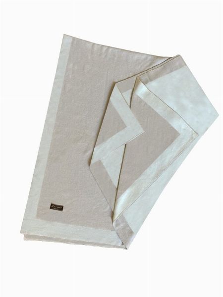 Coperta in Cashmere Doriani  - Asta Pandolfini per Amici di URI - Asta Benefica per Sostenere la Ricerca Scientifica Urologica - Associazione Nazionale - Case d'Asta italiane