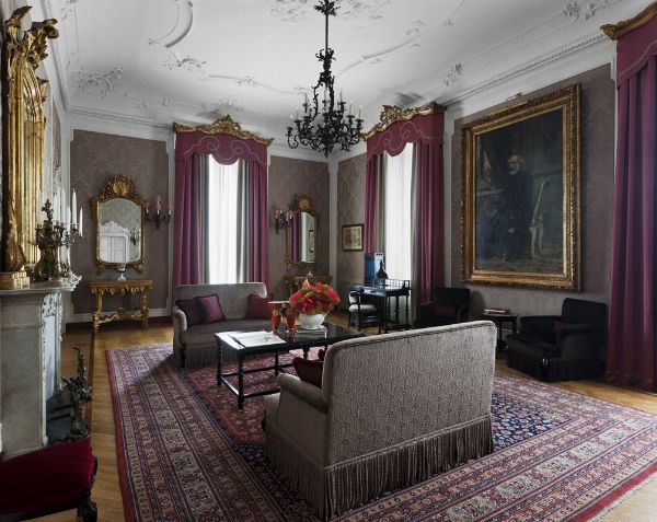 Grand Hotel et de Milan  - Asta Pandolfini per Amici di URI - Asta Benefica per Sostenere la Ricerca Scientifica Urologica - Associazione Nazionale - Case d'Asta italiane