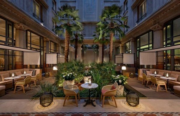 Prince de Galles Hotel Paris  - Asta Pandolfini per Amici di URI - Asta Benefica per Sostenere la Ricerca Scientifica Urologica - Associazione Nazionale - Case d'Asta italiane