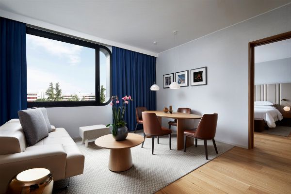 Sheraton Milan San Siro  - Asta Pandolfini per Amici di URI - Asta Benefica per Sostenere la Ricerca Scientifica Urologica - Associazione Nazionale - Case d'Asta italiane