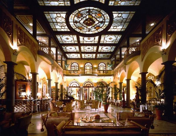 St. Regis Florence  - Asta Pandolfini per Amici di URI - Asta Benefica per Sostenere la Ricerca Scientifica Urologica - Associazione Nazionale - Case d'Asta italiane