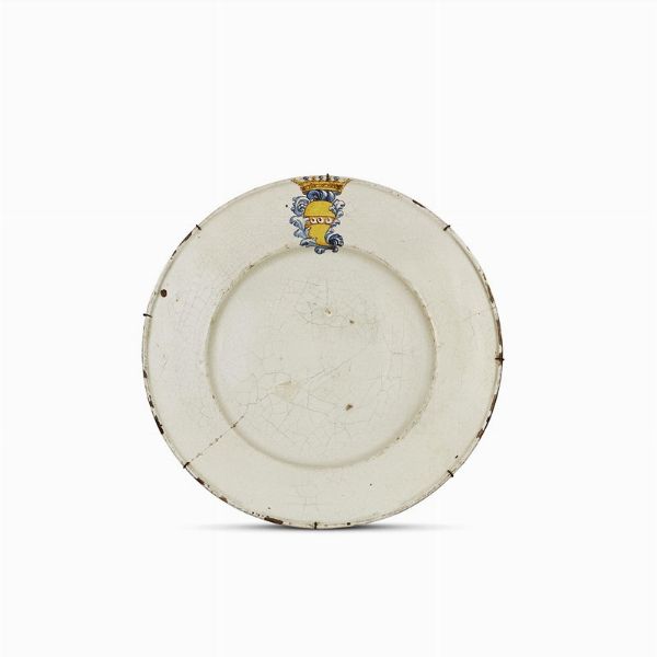 QUATTRO PIATTI DA PARATA ARALDICI, ITALIA CENTRALE, SECOLO XVII  - Asta Arte � ricerca | Dipinti sculture e oggetti d'arte da una raccolta fiorentina  - Associazione Nazionale - Case d'Asta italiane
