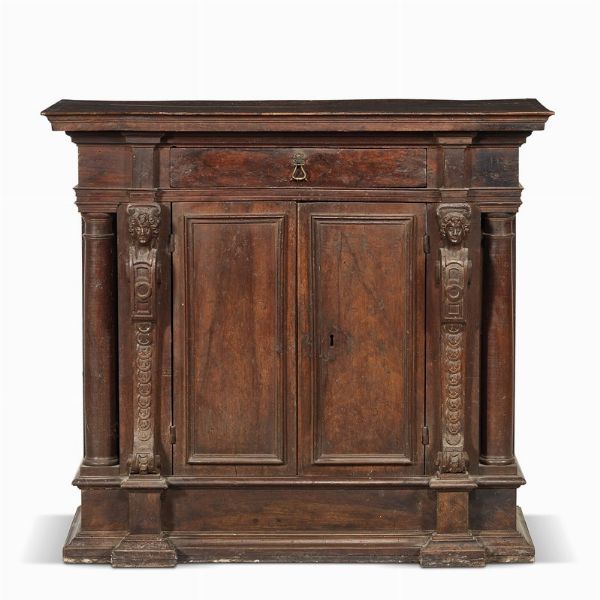 PICCOLA CREDENZA, TOSCANA, INIZI SECOLO XVII  - Asta Arte � ricerca | Dipinti sculture e oggetti d'arte da una raccolta fiorentina  - Associazione Nazionale - Case d'Asta italiane