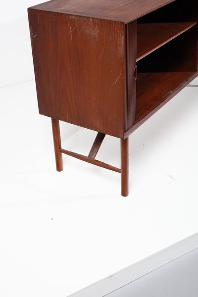 PETER HVIDT E ORLA MLGAARD-NIELSEN : Credenza per Soborg Mobler  - Asta Asta 383 | DESIGN E ARTI DECORATIVE DEL NOVECENTO - FINE DESIGN Tradizionale - Associazione Nazionale - Case d'Asta italiane